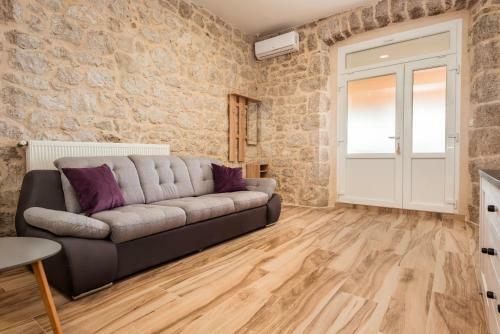 Marinus Apartments