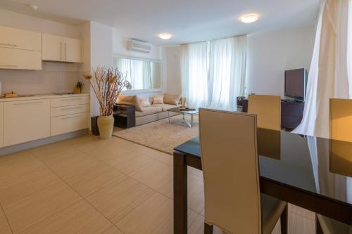 Apartments In Dramalj 41208