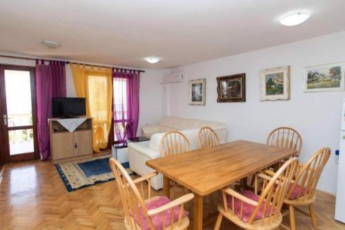 Apartments In Dramalj 41212