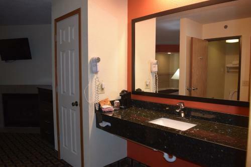Hotel Americinn West Burlington