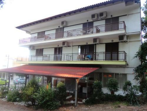 Chris Apartments