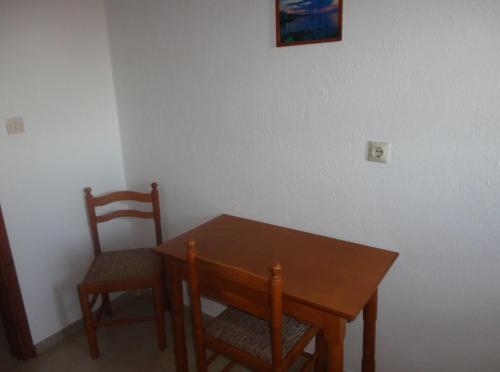 Chris Apartments