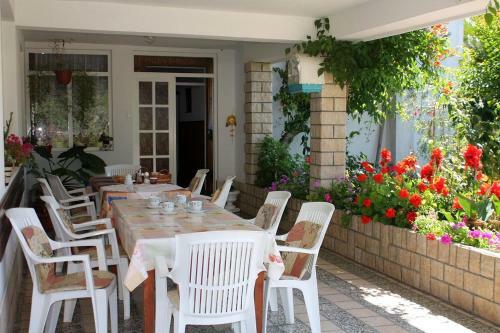 Hostal Apartments And Rooms With Parking Space Palit, Rab - 5039