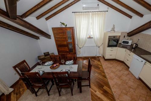 Apartmani Godini?