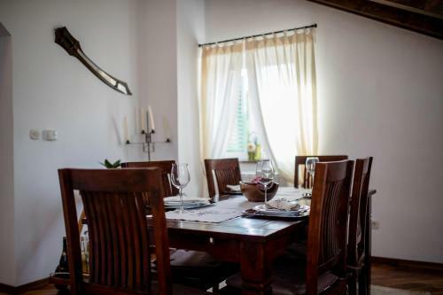 Apartmani Godini?