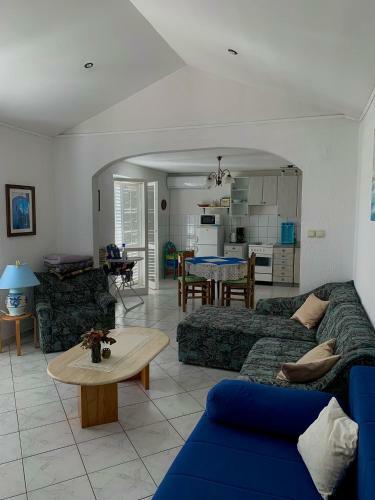 Apartments Pahljina