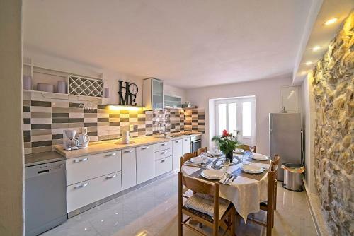 Holiday House Rab