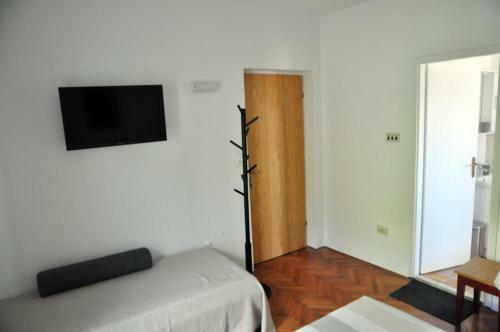 Hostal Rooms By The Sea Rab - 18786