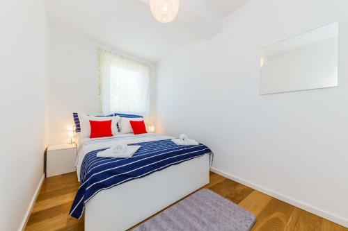 Beachfront Apartment Nehaj Kastel
