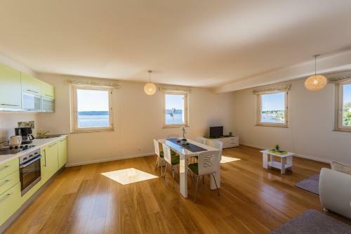 Beachfront Apartment Nehaj Kastel