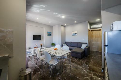 Cosy Apartment With Outdoor Pool, Close To Beachfront