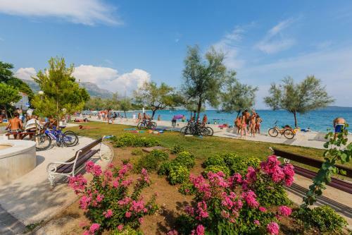 Cosy Apartment With Outdoor Pool, Close To Beachfront