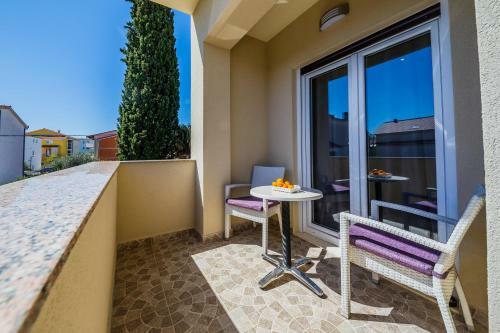Cosy Apartment With Outdoor Pool, Close To Beachfront