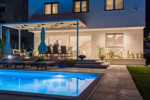 Villa Eli - New Unique Holiday House With Swimming Pool