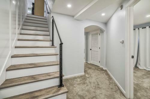 New Modern 5br House In Monument Near Usafa, Park