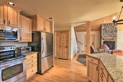 Breathtaking Lake-view Retreat With On-site Hiking!