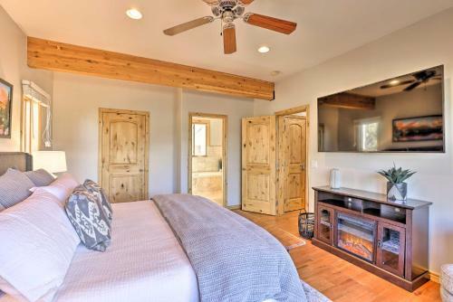 Lavish Cabin With Great Indoor And Outdoor Space!