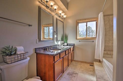 Lavish Cabin With Great Indoor And Outdoor Space!