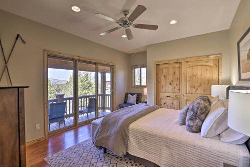 Lavish Cabin With Great Indoor And Outdoor Space!