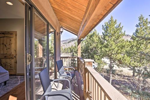 Lavish Cabin With Great Indoor And Outdoor Space!