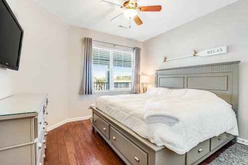 Grande At Canal Pointe Condos --- 20013 Newry #17