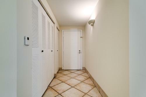 Luxury Aventura Condo By The Water!