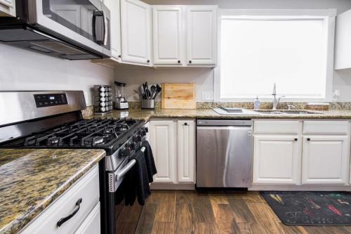 The Gray House By Gallaudet 4 Br