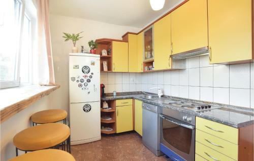 Four-bedroom Holiday Home In Otok Dalmatinski