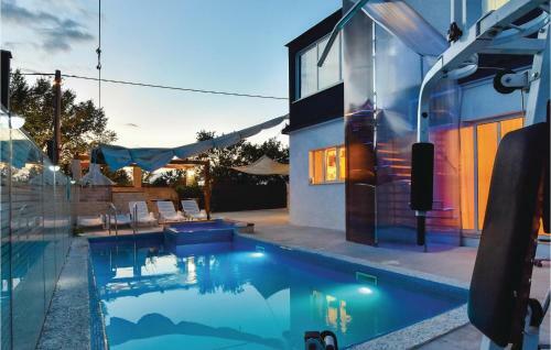 Four-bedroom Holiday Home In Otok Dalmatinski