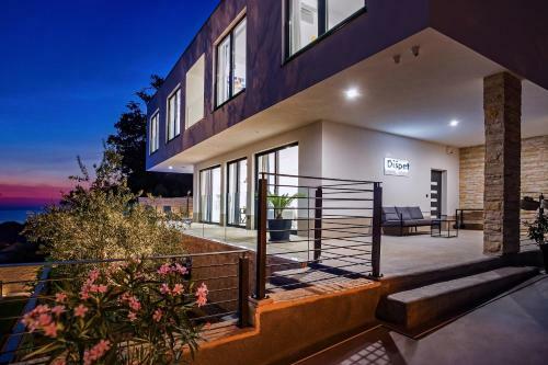 Villa Dispet With Heated Pool, Jacuzzi, Sauna And Cinema