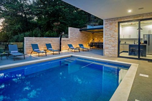 Villa Dispet With Heated Pool, Jacuzzi, Sauna And Cinema