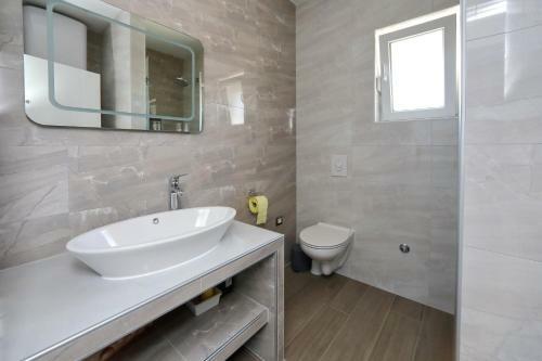Apartmani Marina S Pogledom, Suko?an