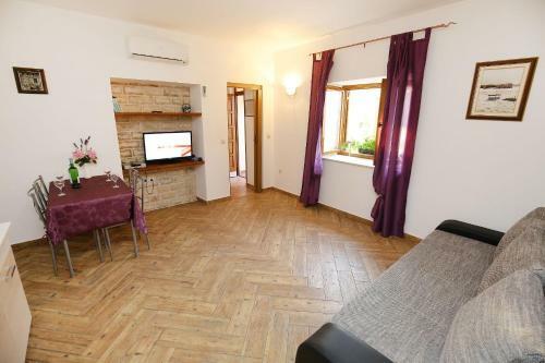 Apartment Josa - 350 M From Sea