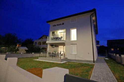 Apartments Villa Navi