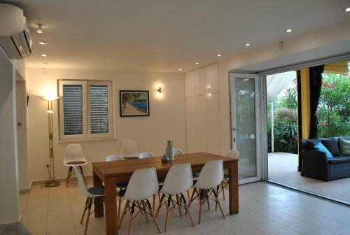 Direct Seafront Villa