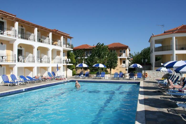 Village Inn Studios & Family Apartments