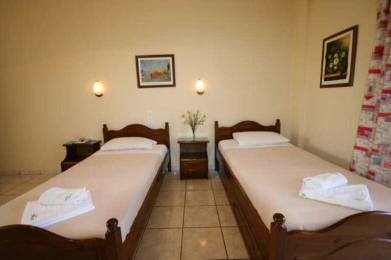 Village Inn Studios & Family Apartments