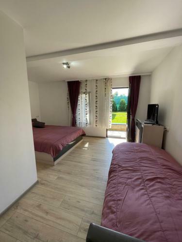 Hostal Gama Restaurant Cazare
