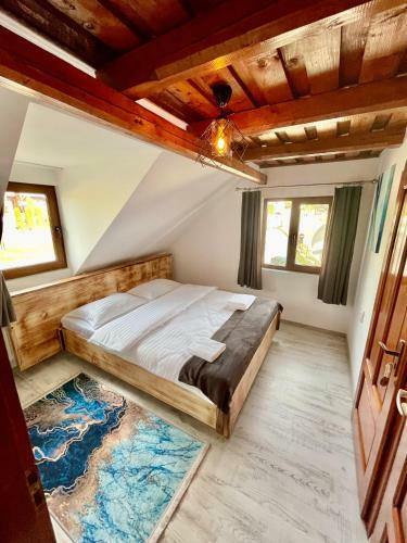 Hostal Tihu?a Retreat
