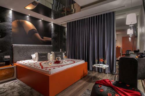 Hotel Motel Emo��es