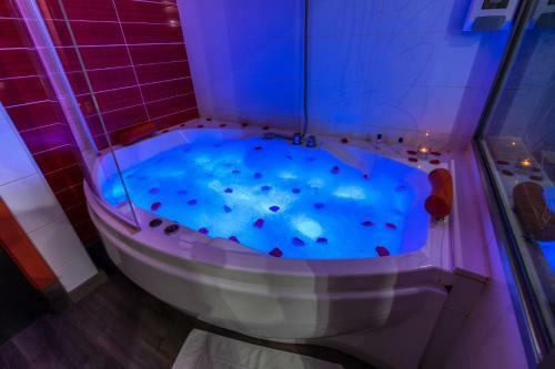 Hotel Motel Emo��es