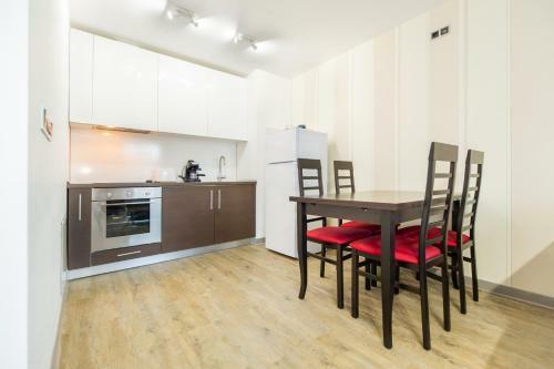 Sunny Apartment In Silver Mountain