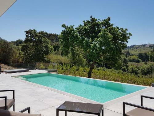 Elegant Villa With Infinity Pool & Hot Tub