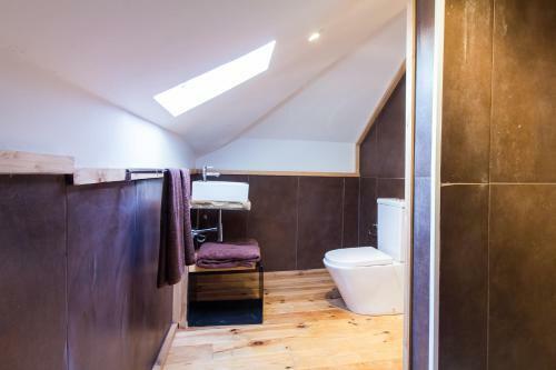 Bed & Breakfast Feel At Home Guest House