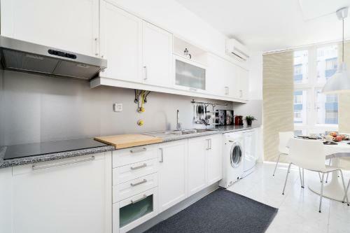Beautiful Modern Apartment In Olh�o, Algarve