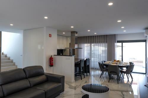 Villa Moderna V4 Nazar� C/ Piscina Privativa