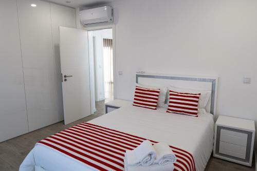 Villa Moderna V4 Nazar� C/ Piscina Privativa