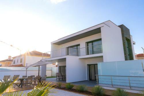 Villa Moderna V4 Nazar� C/ Piscina Privativa