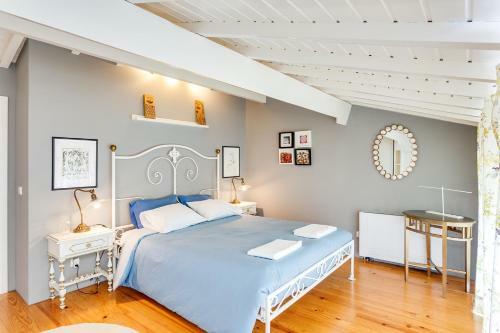 Hostal Home, By Julieta