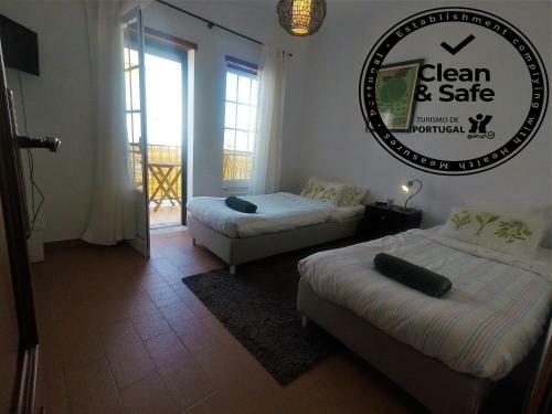 Hostal Peniche Surf Lodge 2